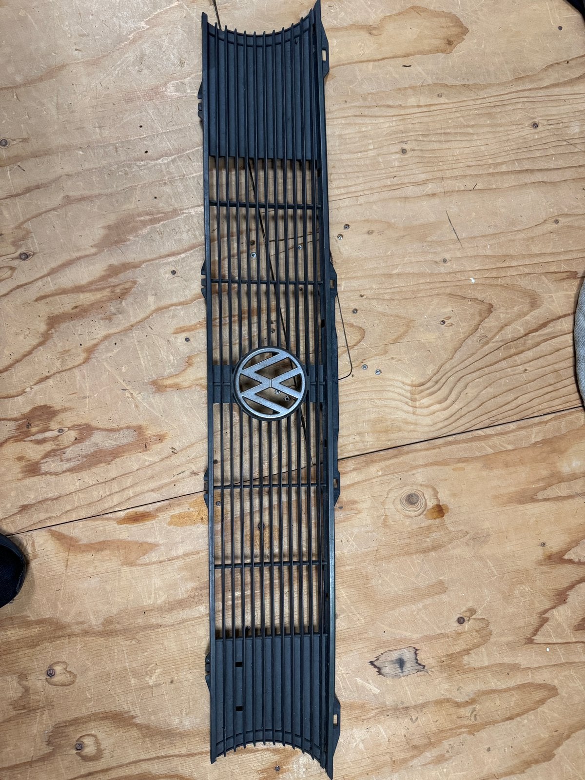 VW golf MK1 gril met logo, Ophalen of Verzenden, Voor, Volkswagen, Bumper