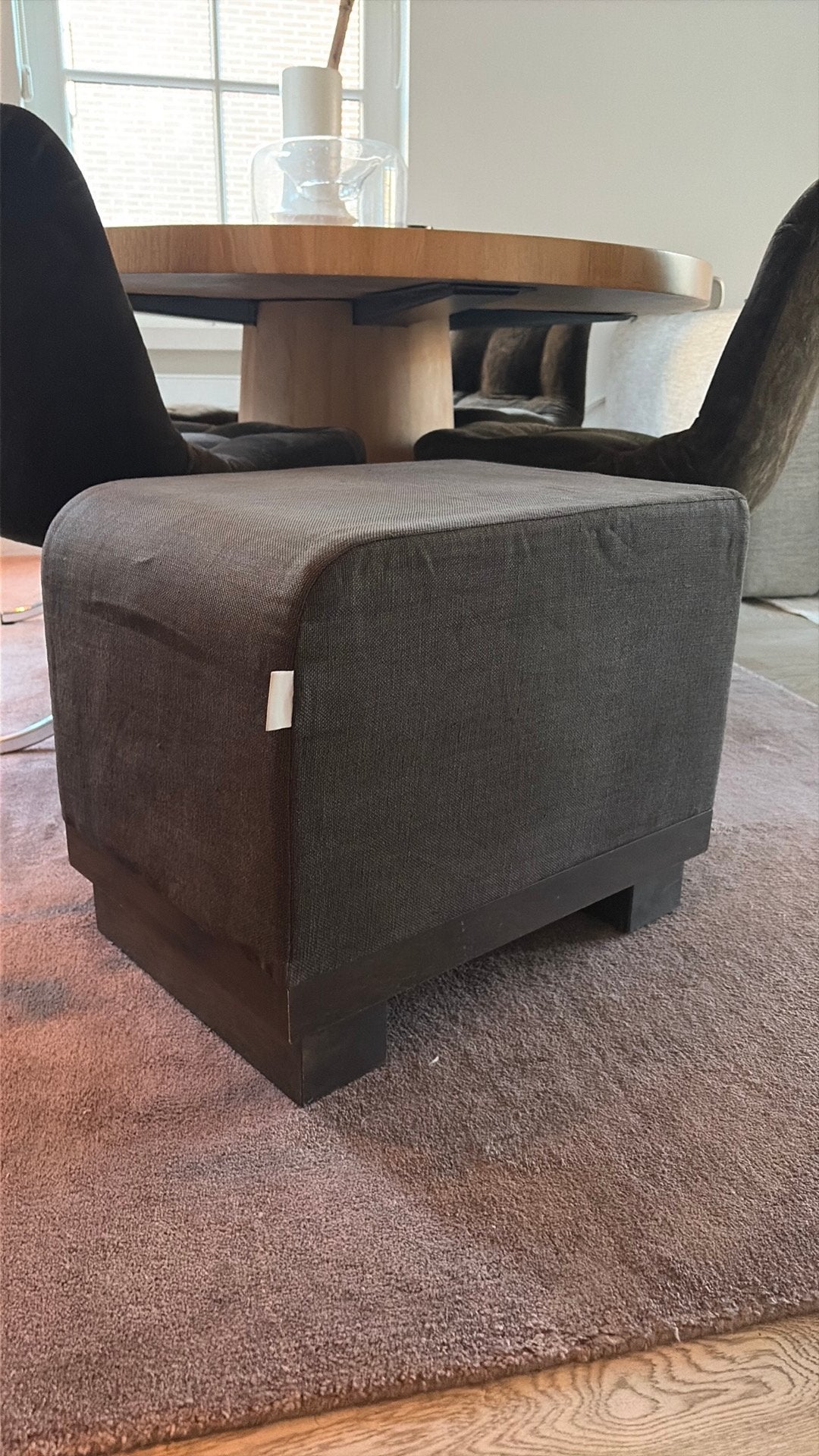 Kleine poef / bruin stof / houten pootjes / merk SCAPA HOME, Rond, Minder dan 50 cm, Ophalen of Verzenden, Zo goed als nieuw