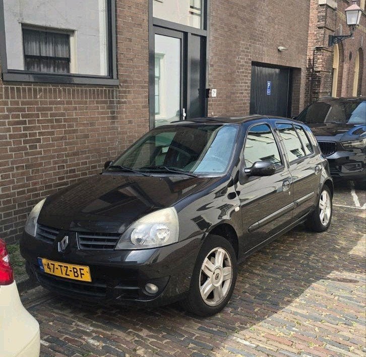 Renault Clio 1.2 16V E4 2007 Zwart, Auto's, Renault, Particulier, Clio, Benzine, C, Hatchback, Handgeschakeld, Origineel Nederlands