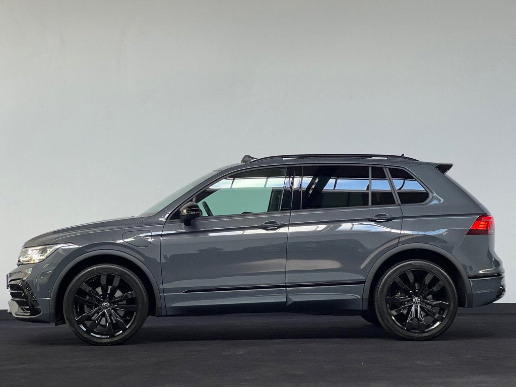 Volkswagen Tiguan 1.4 TSI eHybrid R-Line 245pk Pano 360 Trek, 1716 kg, Gebruikt, Zwart, 4 cilinders