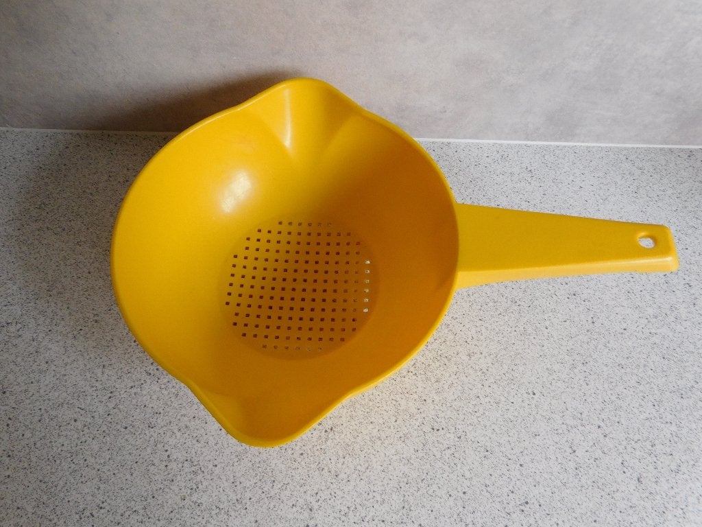 Tupperware Handvergiet 20x17 cm. Geel, Huis en Inrichting, Keuken | Tupperware, Verzenden, Zo goed als nieuw, Geel, Overige typen