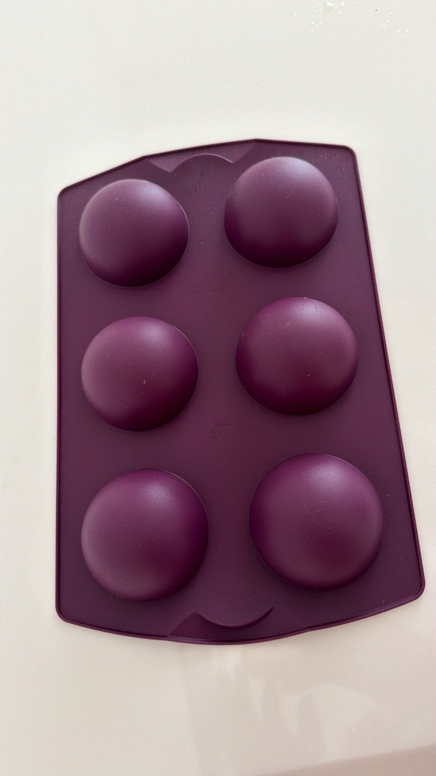 Tupperware Siliconen bakvorm voor 6 halve bollen - paars, Paars, Ophalen of Verzenden, Overige merken, Rubber/elastomeren