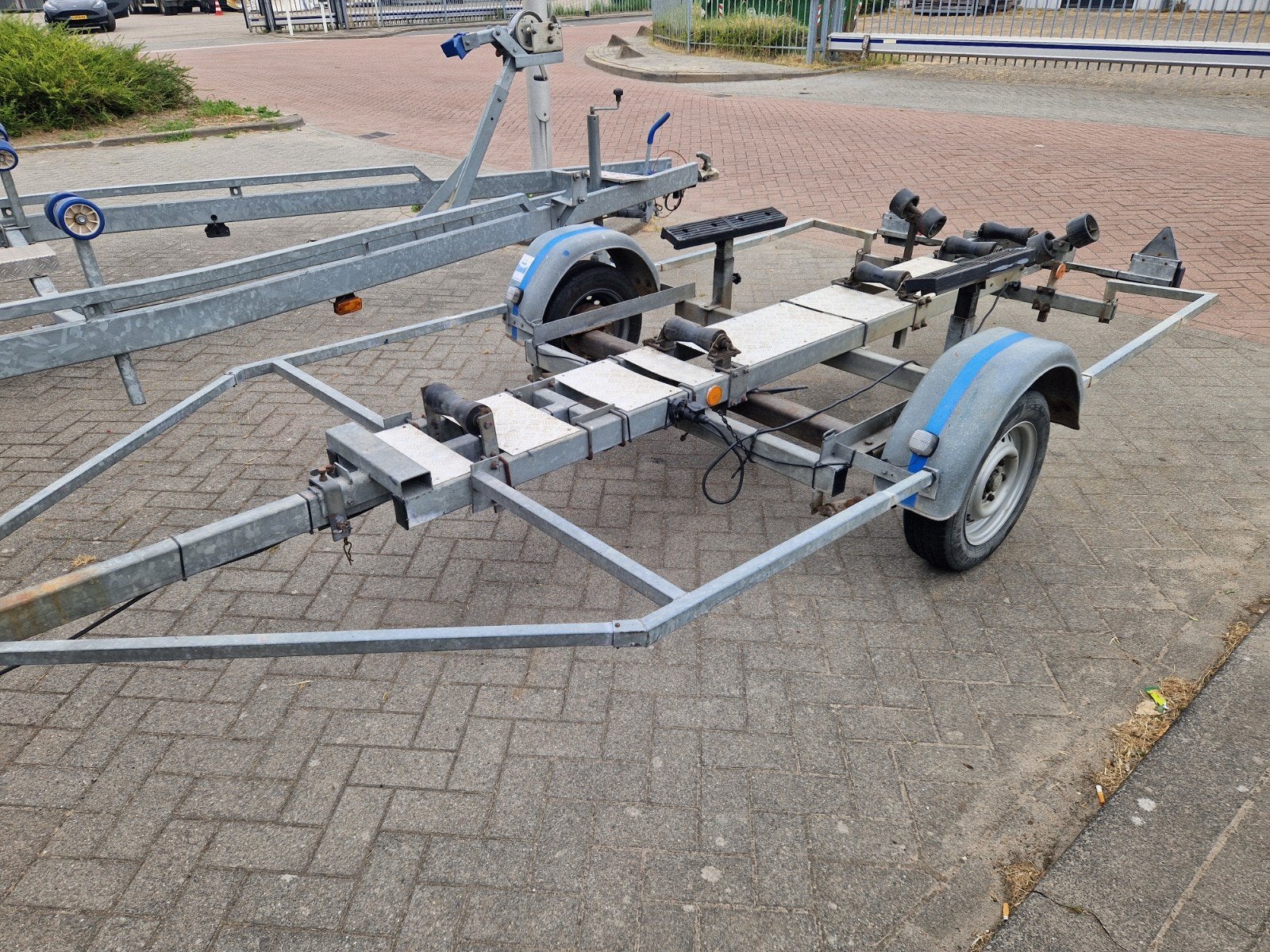 Atlanta kanteltrailer met een 1000KG as en kenteken  !!!
