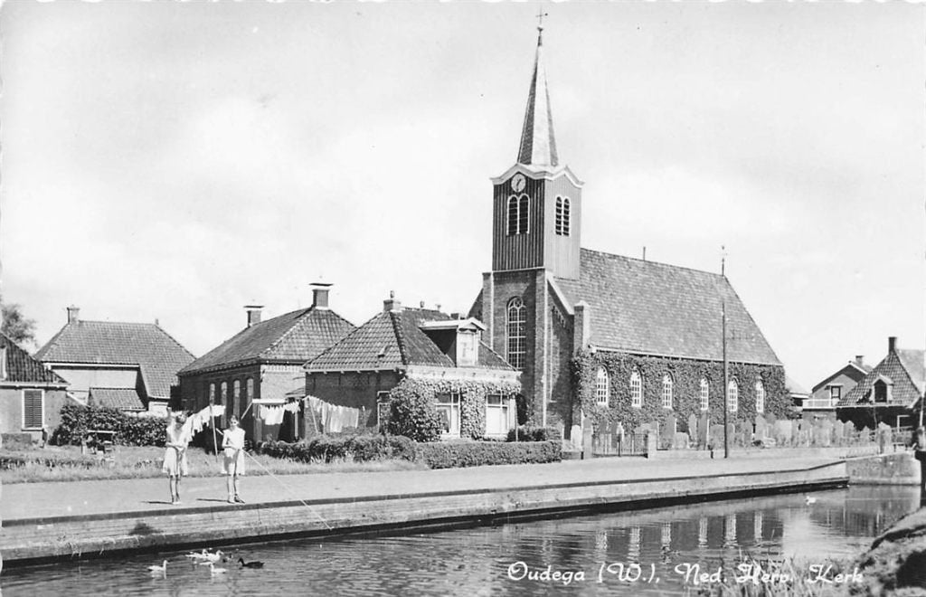 703-400-043 Oudega Ned Herv Kerk, Verzamelen, Ansichtkaarten | Nederland, Friesland, Voor 1920, Verzenden