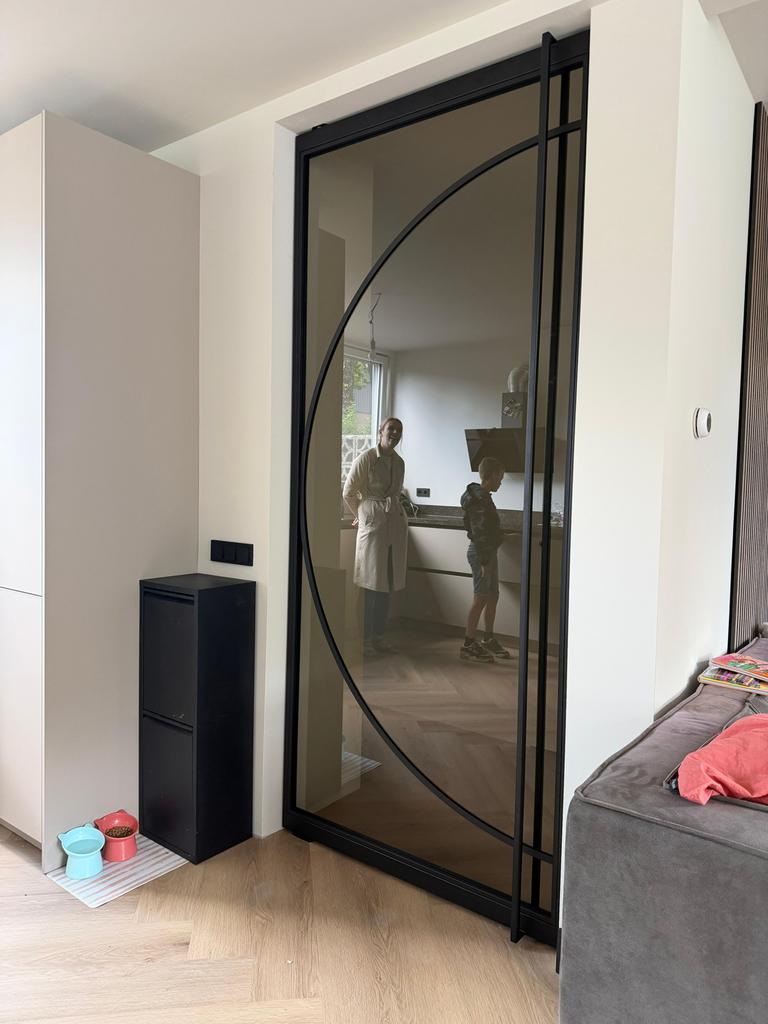 Nieuwe taatsdeur met ronding en brons glas, 75 tot 150 cm, Deurkozijn, Ophalen of Verzenden, Zo goed als nieuw