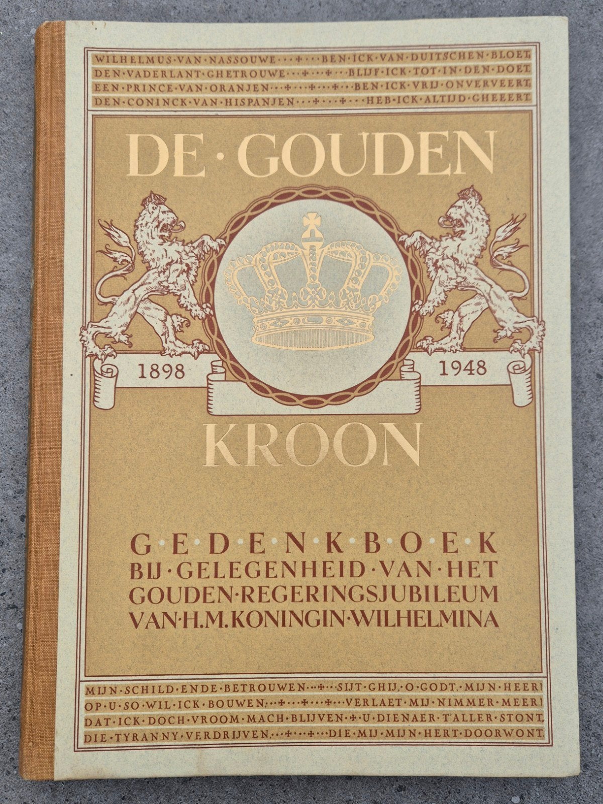 De Gouden Kroon - Gedenkboek Koningin Wilhelmina, Boeken, Ophalen of Verzenden, 20e eeuw of later, Zo goed als nieuw, Diverse auteurs