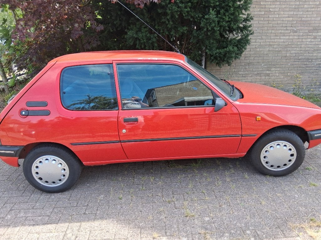 Peugeot 205 1.4 Generation 1996 Rood, Auto's, Peugeot, Particulier, Centrale vergrendeling, Radio, Benzine, Hatchback, Handgeschakeld