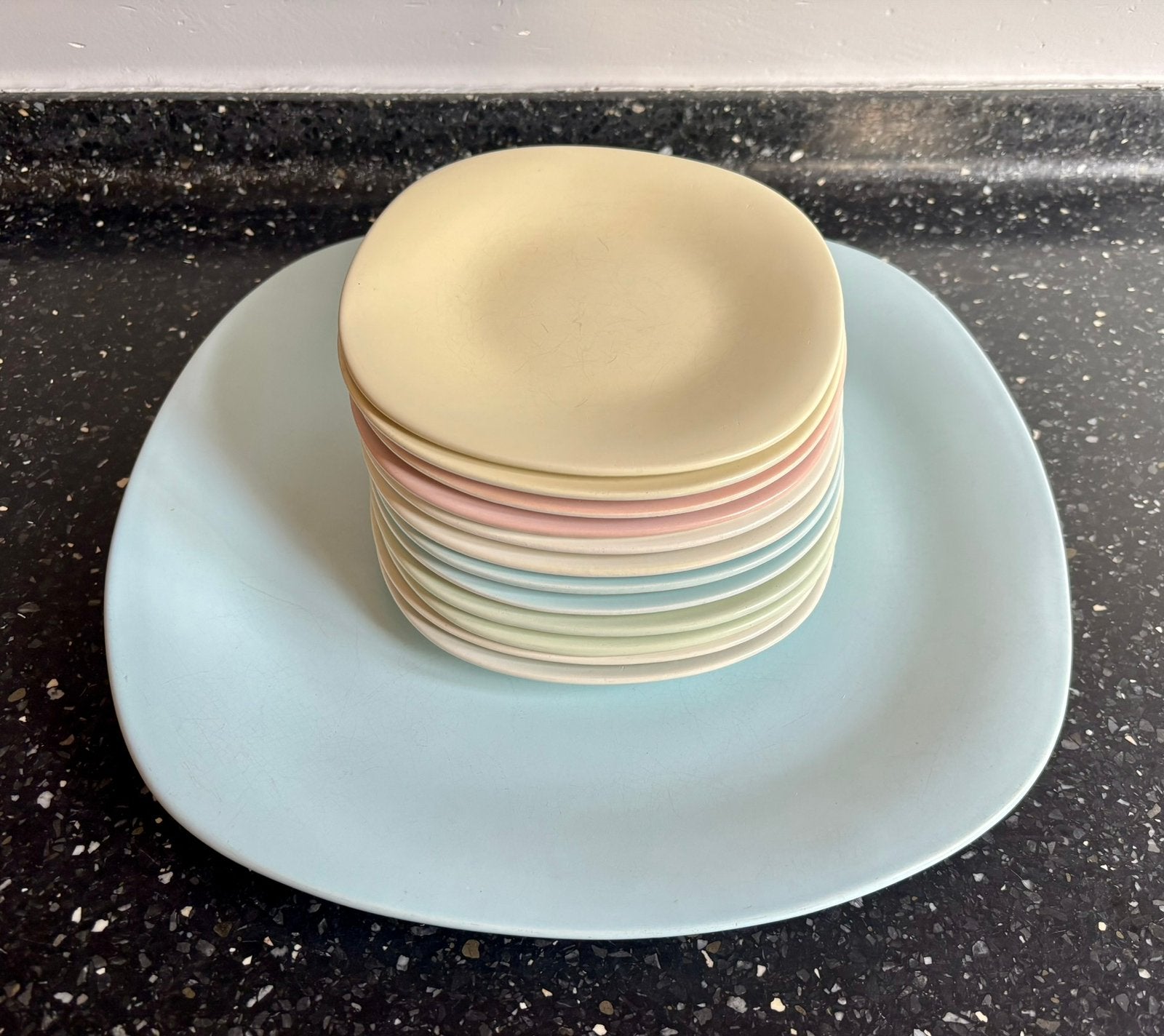 Boch Belgium pastel gebakstel, Overige merken, Verzenden, Zo goed als nieuw, Bord(en)