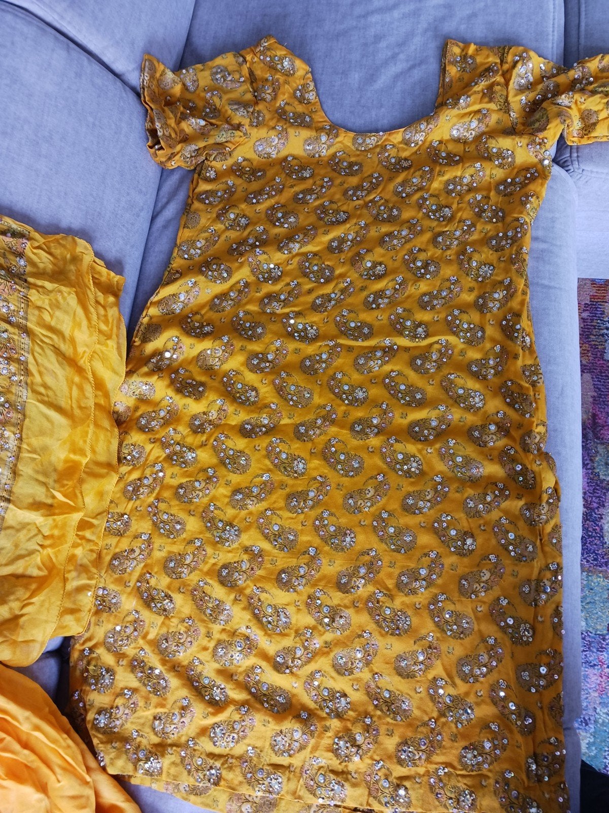 Prachtige Salwar Kameez - Maat M - Geel met borduursel, Kleding | Dames, Maat 38/40 (M), Overige typen, Geel, Ophalen of Verzenden
