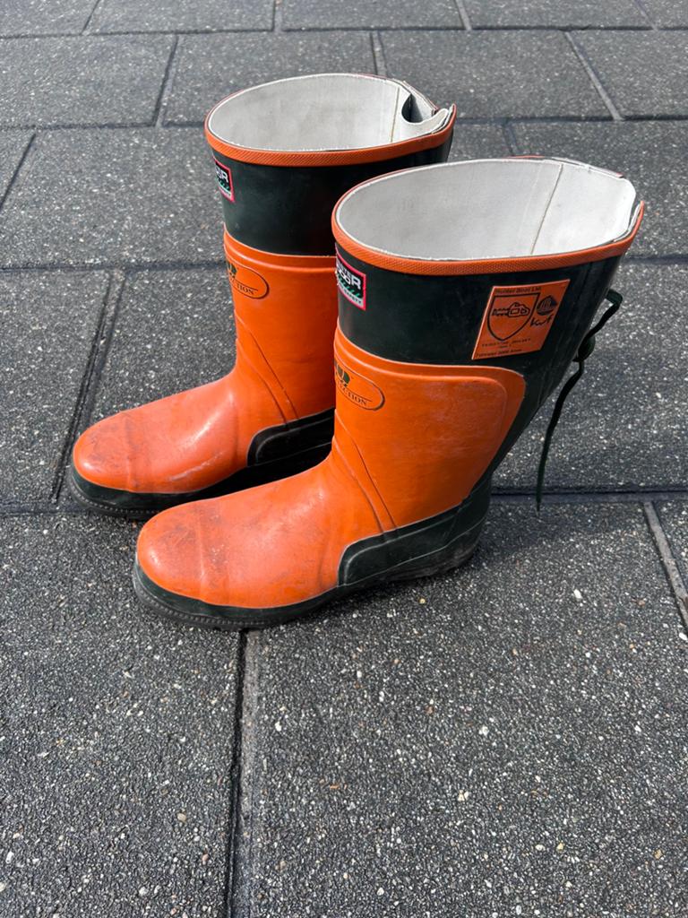 Zaaglaarzen zaag schoenen laarzen mt 45/46, Ophalen, Zo goed als nieuw