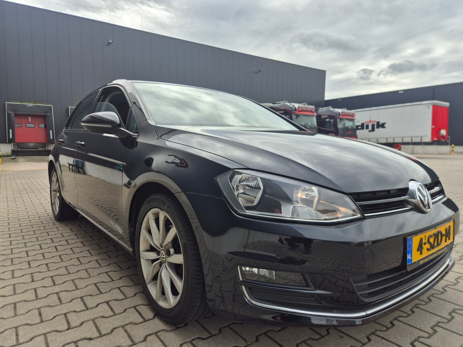 Foto 9 van Volkswagen Golf 1.2 TSI 77KW 5D DSG 2014 Zwart