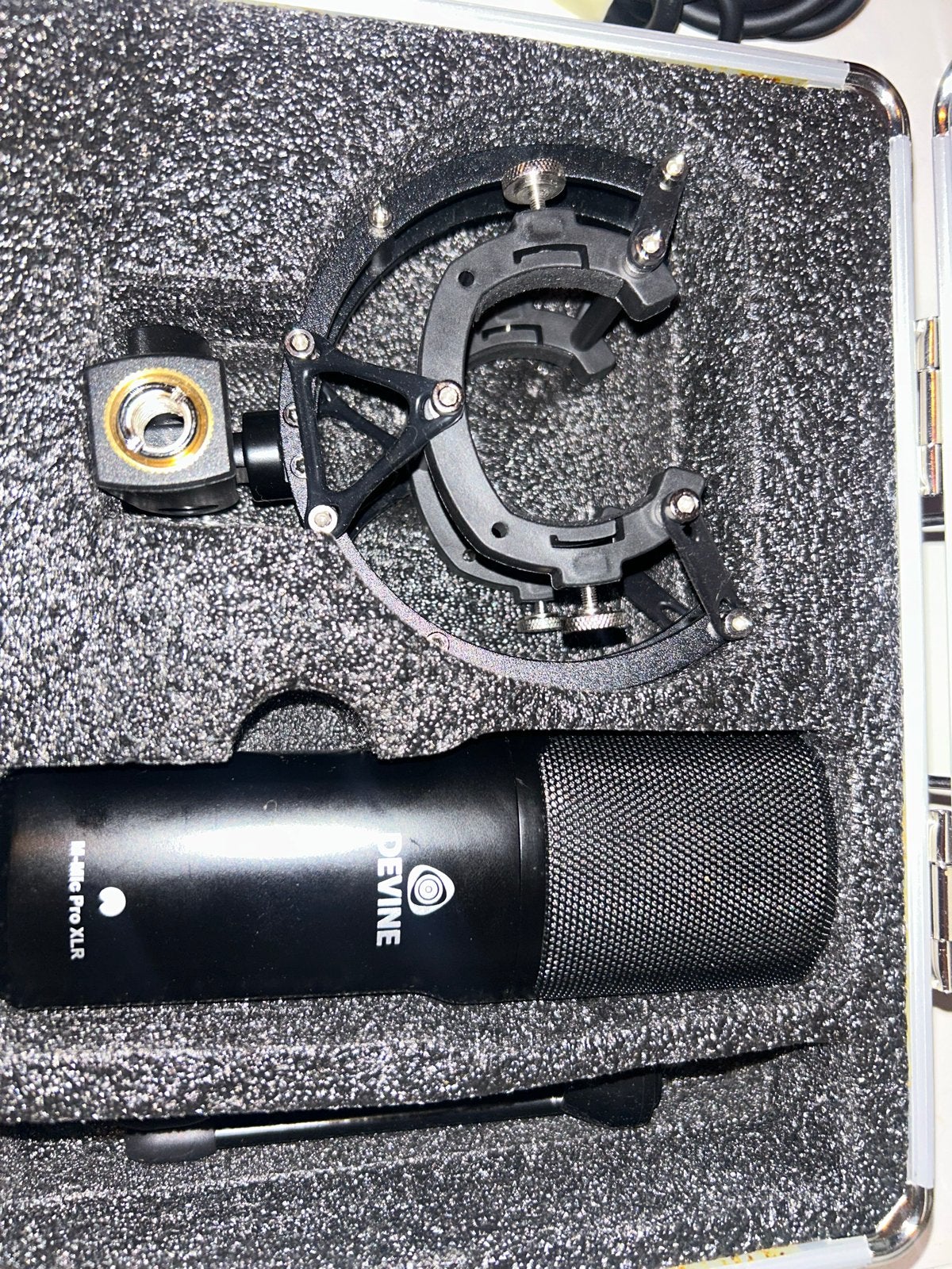 Devine Studiomicrofoon M-Mic Pro XLR met draagbare koffer, Ophalen, Zo goed als nieuw, Studiomicrofoon