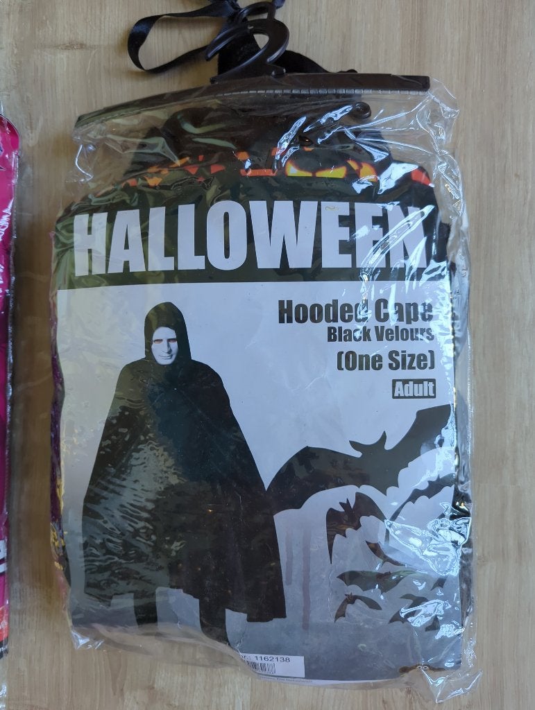 2 zwarte capes en Venetiaanse maskers, Ophalen of Verzenden, Zo goed als nieuw, Kostuum, Carnaval