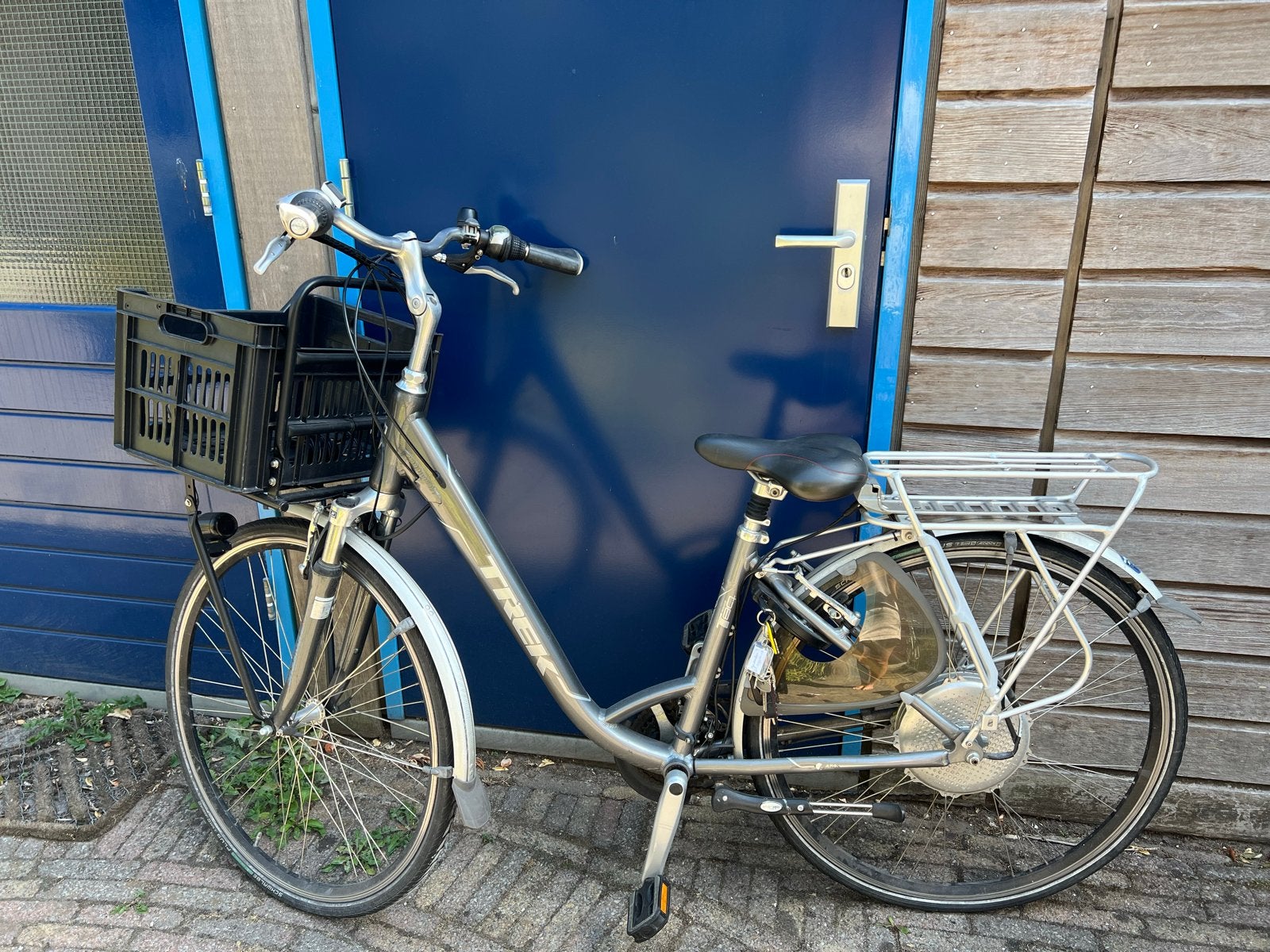 Trek elektrische fiets met voordrager en mand, Gebruikt, 51 tot 55 cm, 30 tot 50 km per accu, Ophalen
