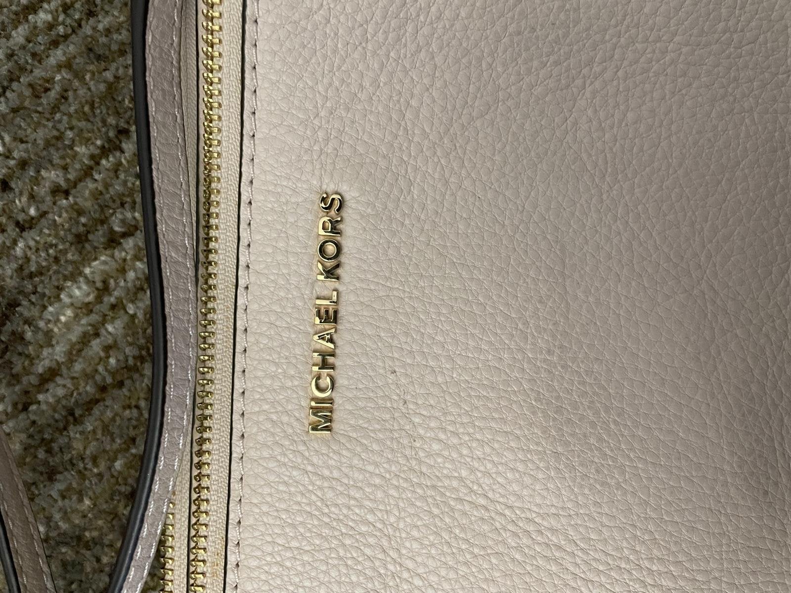 Michael Kors Schoudertasje licht roze, Ophalen of Verzenden, Zo goed als nieuw, Roze, Schoudertasje