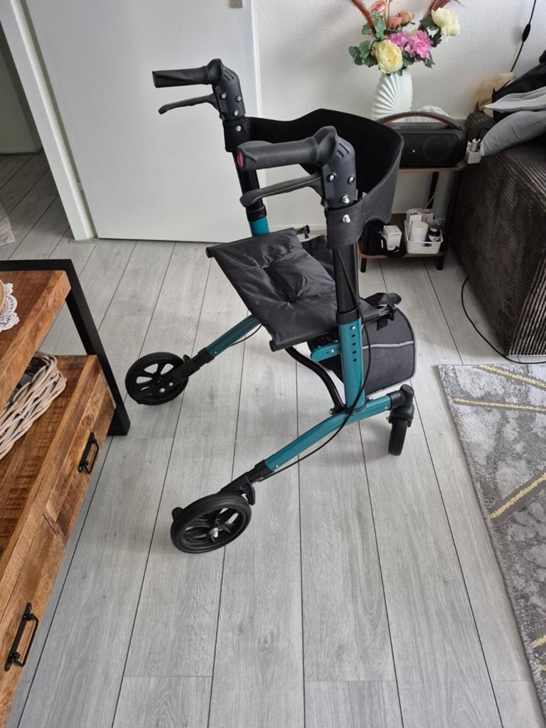 Licht gewicht rollator, Diversen, Ophalen, Zo goed als nieuw