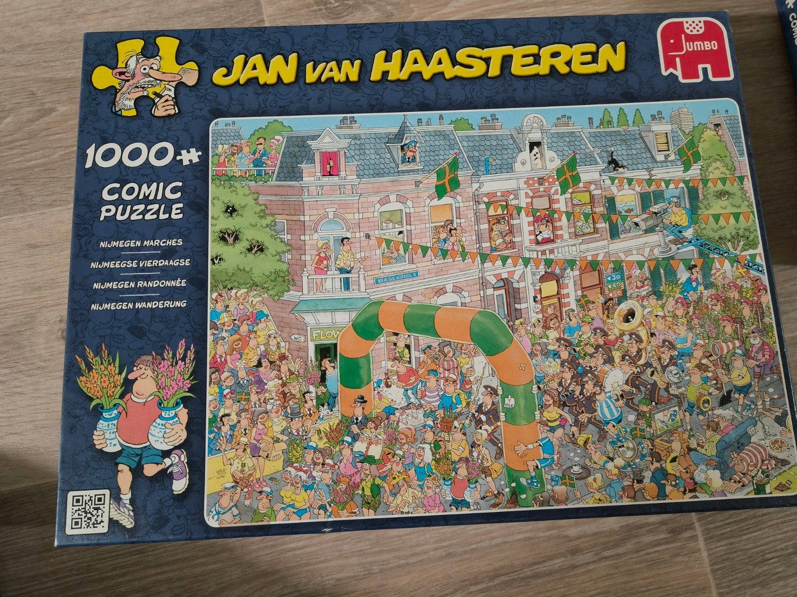 Jan van Haasteren Nijmeegse Vierdaagse 1000+ stukjes, Ophalen of Verzenden, 500 t/m 1500 stukjes, Zo goed als nieuw, Legpuzzel