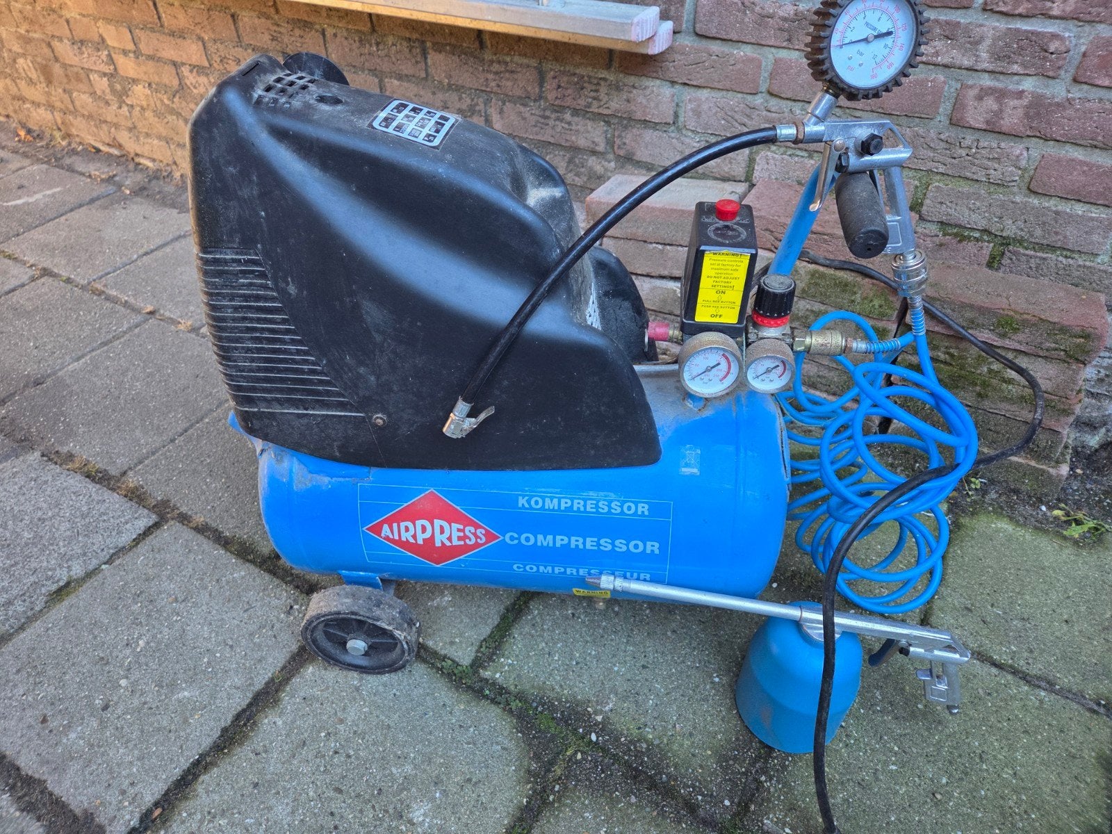 Airpress compressor 1.1 KW - 1.5 HP, Doe-het-zelf en Verbouw, Ophalen, Gebruikt, 6 tot 10 bar, Minder dan 200 liter/min