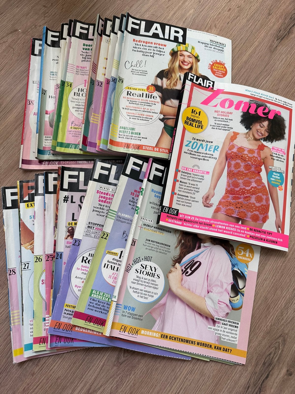 Flair tijdschriften 2025 nr. 21 t/m 38 +Zomerboek – 19 stuks, Ophalen of Verzenden, Zo goed als nieuw