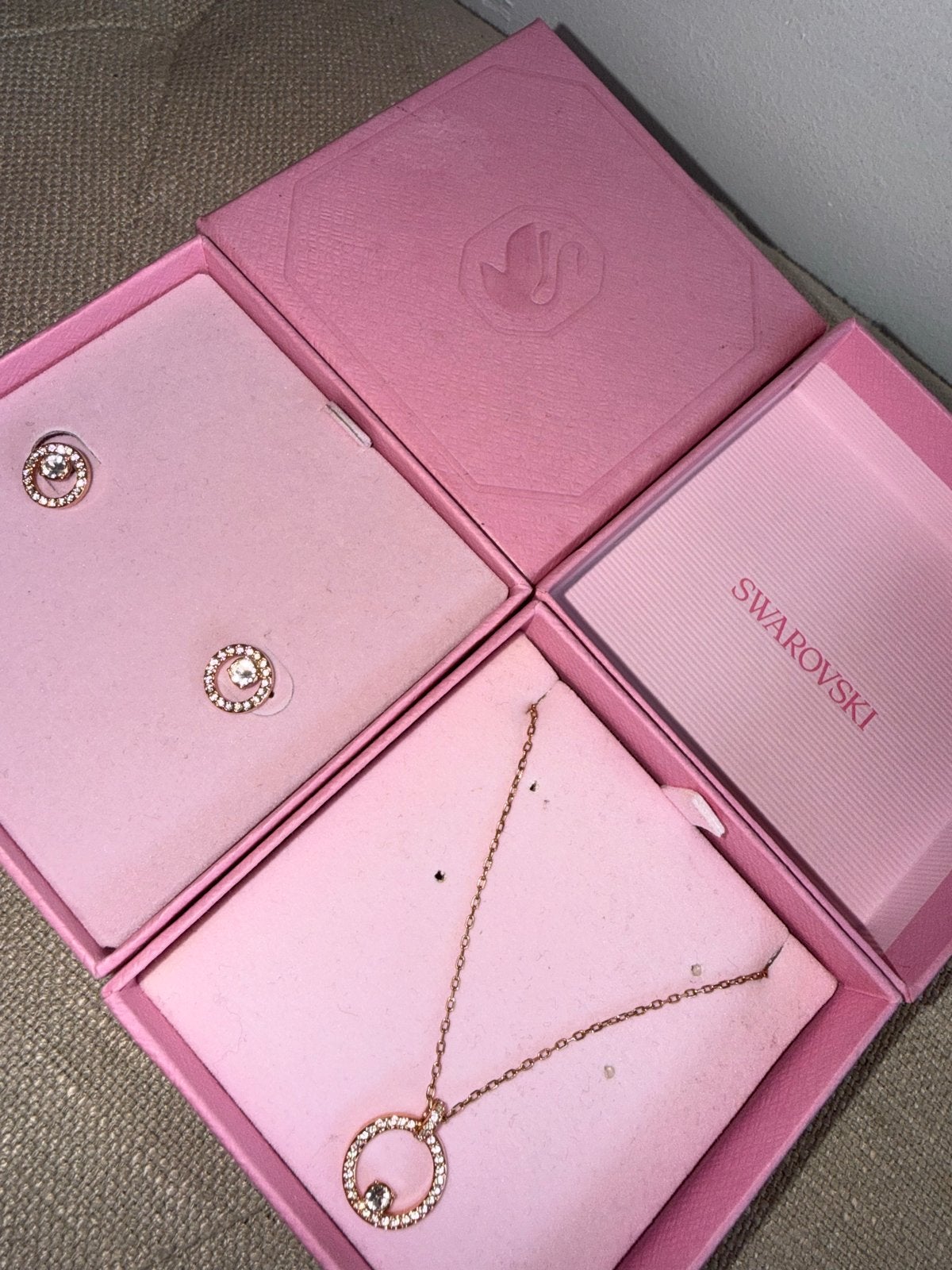 Swarovski ketting en oorbellen set - Roségoudkleurig, Ophalen of Verzenden, Zo goed als nieuw