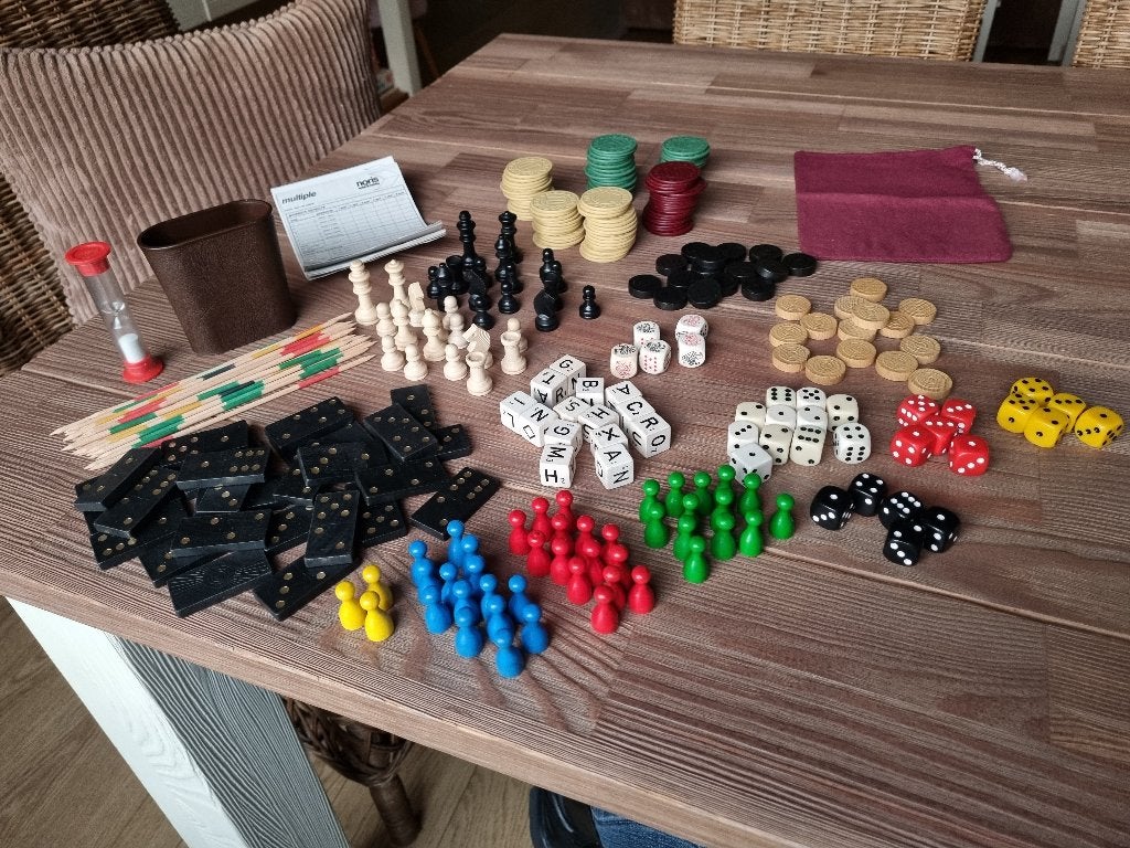 Verzameling Vintage Fiches Dobbelstenen Pionnen Dam Stenen, Verzenden, Zo goed als nieuw, VERZAMELING SPEL ACCESSOIRES VINTAGE