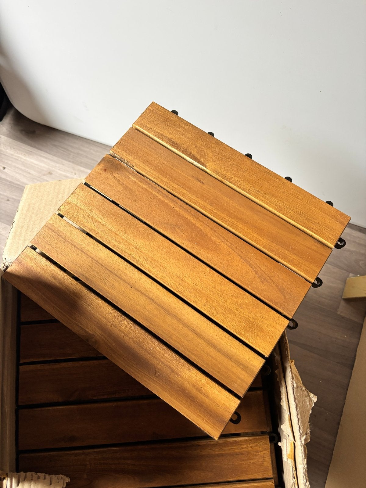 JYSK KNEKKAND Deck Tegels - 9 stuks, Hout 2 doos, Tuin en Terras, Terrasdelen en Vlonders, Ophalen, Nieuw, Hout
