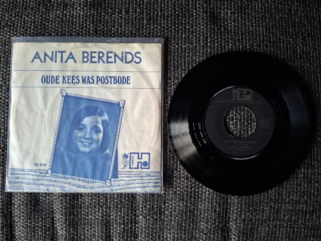 Anita berends oude kees was postbode, Ophalen of Verzenden, Zo goed als nieuw, Overige formaten, Levenslied of Smartlap