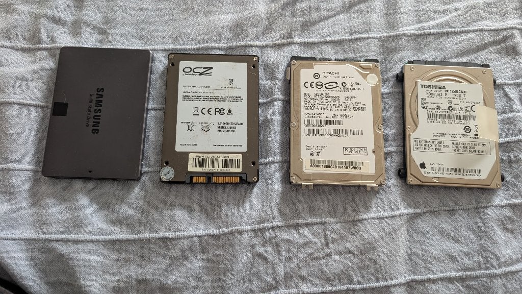 Verschillende HDDs & SSDs, Computers en Software, Harde schijven, Ophalen, Intern, SATA, Zo goed als nieuw