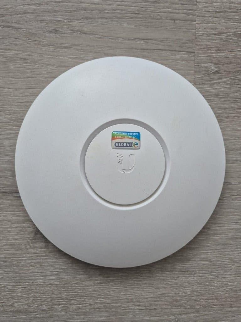 Ubiquiti Unifi AP (SWX-UAP) Access Point met POE adapter, Computers en Software, Accesspoints, Ophalen of Verzenden, Gebruikt