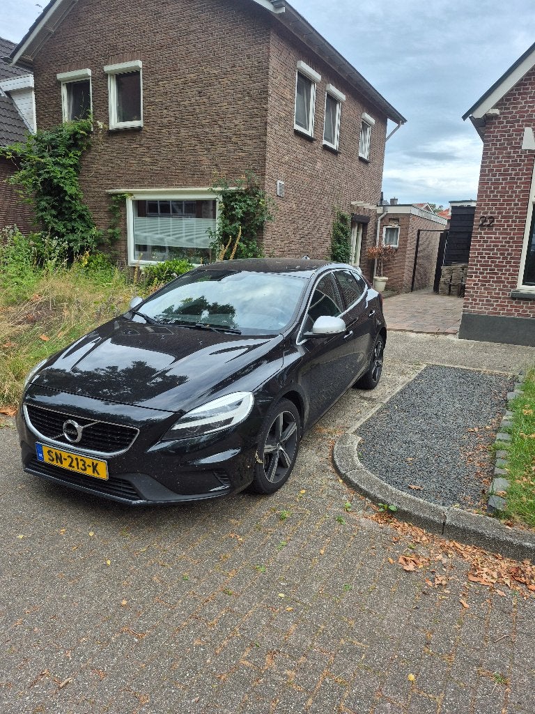 Volvo V40 2.0 T4 R-Design 190PK 2018 Zwart, Auto's, Zwart, Origineel Nederlands, Particulier, 1342 kg