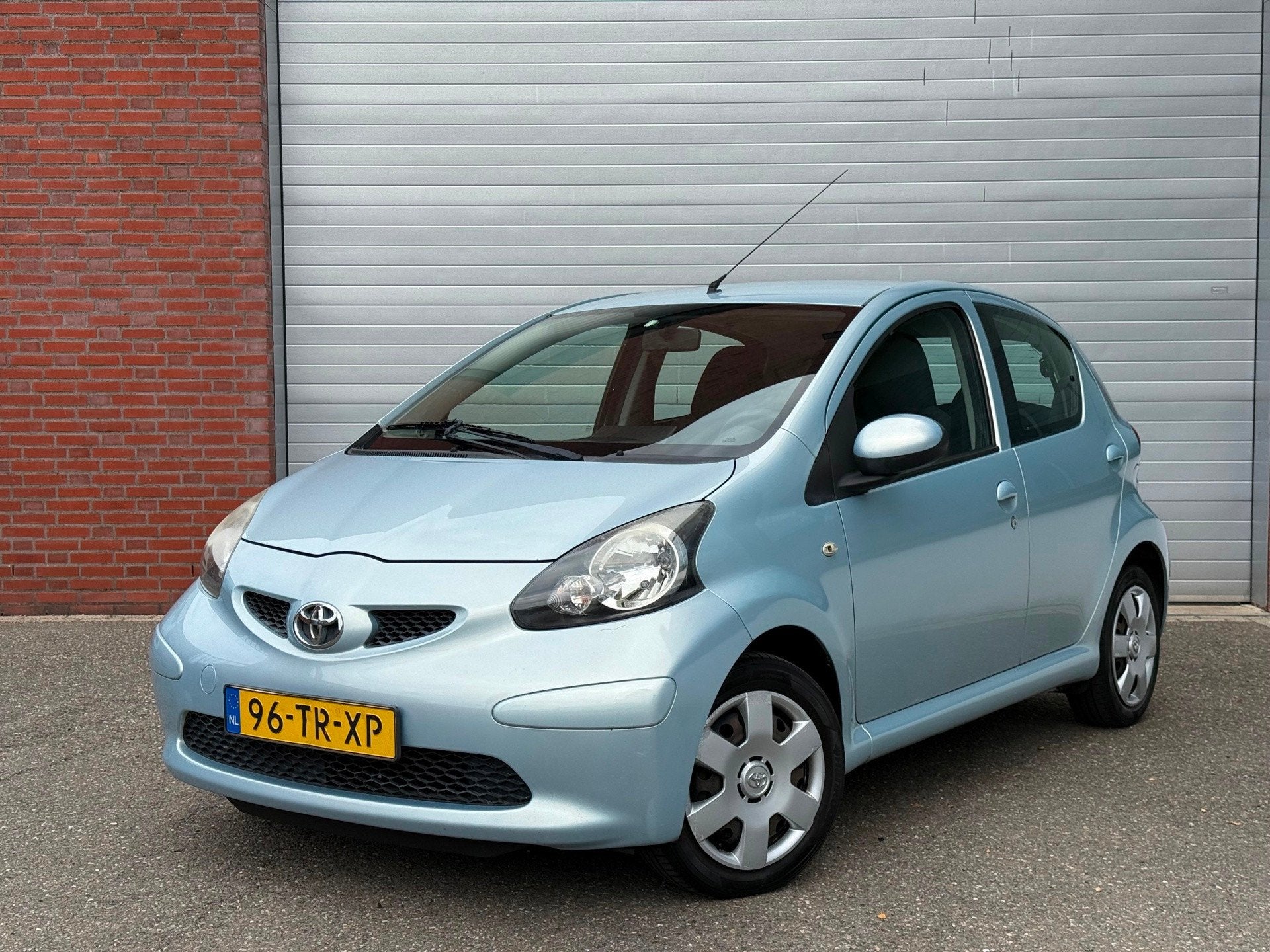 Toyota Aygo 1.0-12V + | AUTOMAAT | NAP | NEW APK, Stof, Metallic lak, Zwart, 68 pk