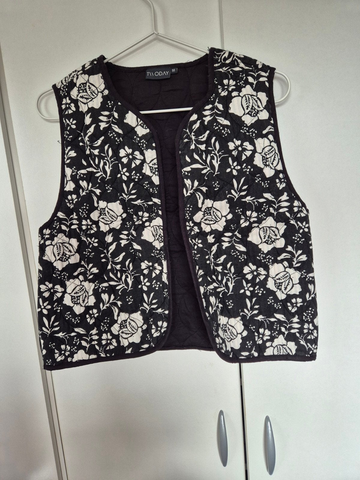 Gilet Nieuw, Ophalen of Verzenden, Zo goed als nieuw, Maat 38/40 (M), Zwart