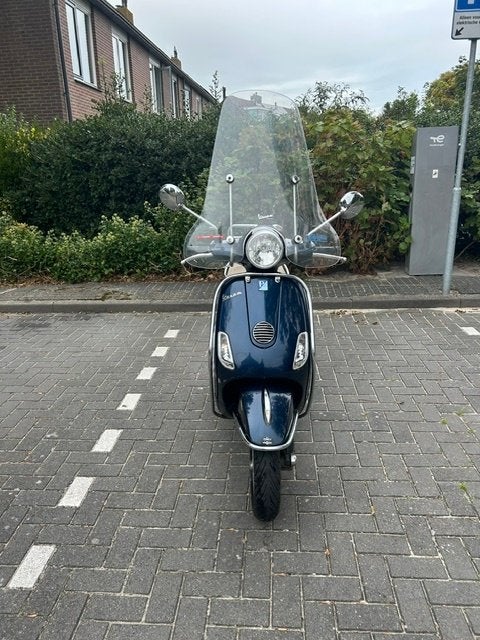 Vespa LX 50cc - Donkerblauw met windscherm en bagagerek, Fietsen en Brommers, Ophalen, Gebruikt, Maximaal 45 km/u, Benzine