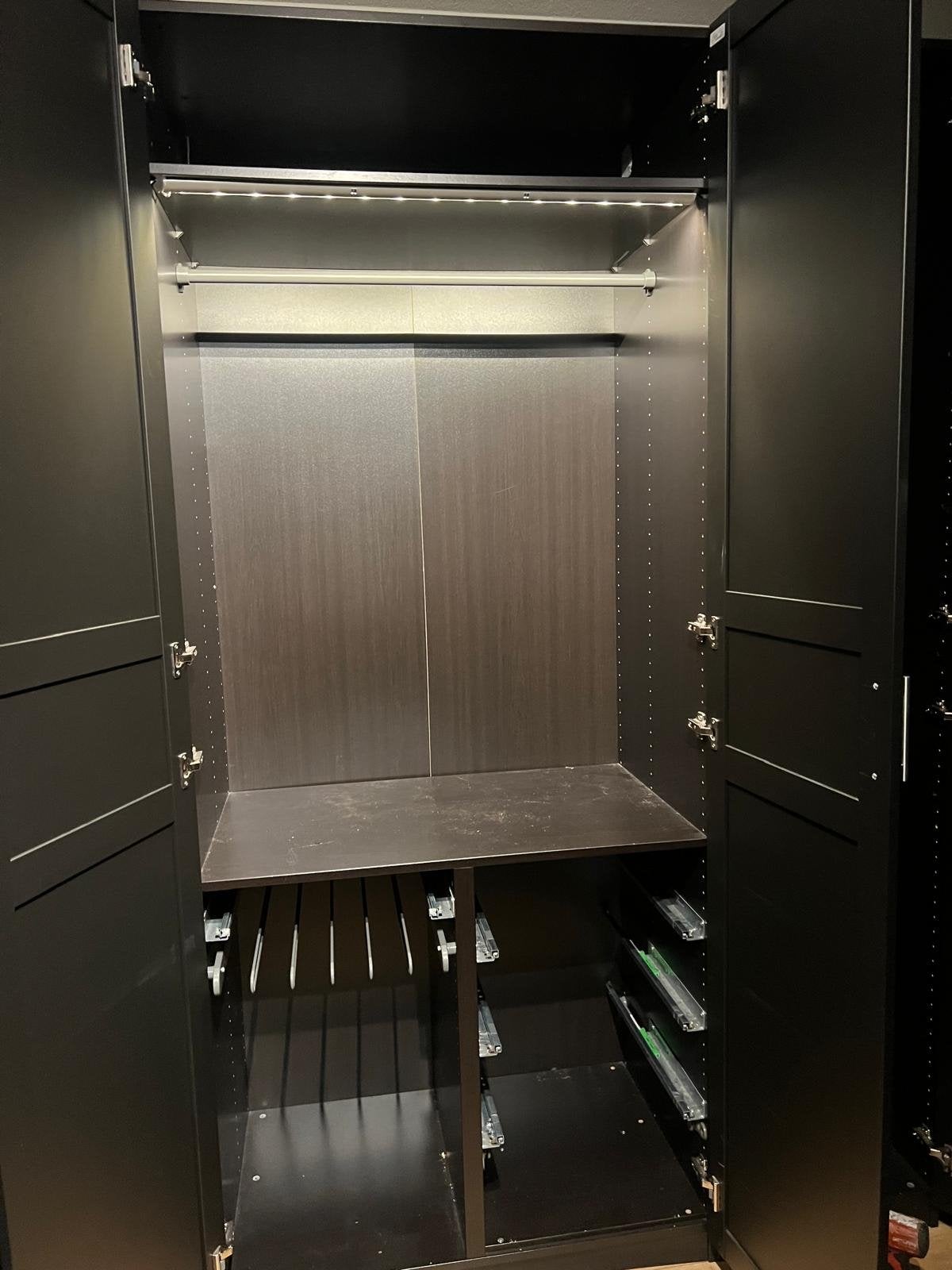IKEA Pax kast zwart met diverse indelingen, Gebruikt, 200 cm of meer, Zwart met zilvere grepen en twee spiegel deuren, 200 cm of meer