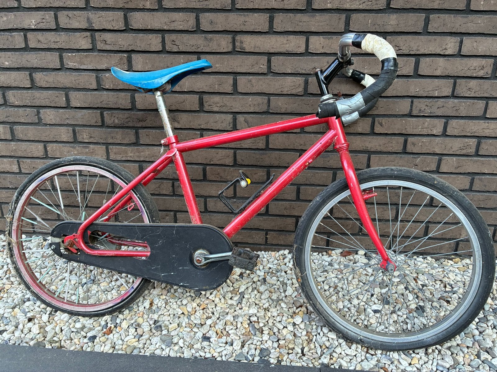 Rode fiets met blauw zadel - Opknapper - gratis af te halen, Ophalen, Gebruikt