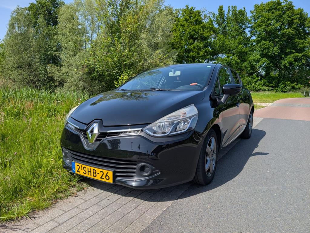 Renault Clio 0.9 TCE 66KW 5-DRS 2012 Zwart, Voorwielaandrijving, 898 cc, Stof, 40 €/maand
