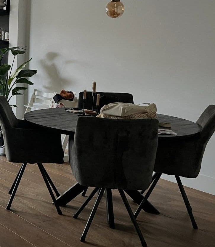 Ronde zwarte eettafel met spinpoot, diameter 140 cm, Huis en Inrichting, Tafels | Eettafels, Ophalen, Rond, Zo goed als nieuw