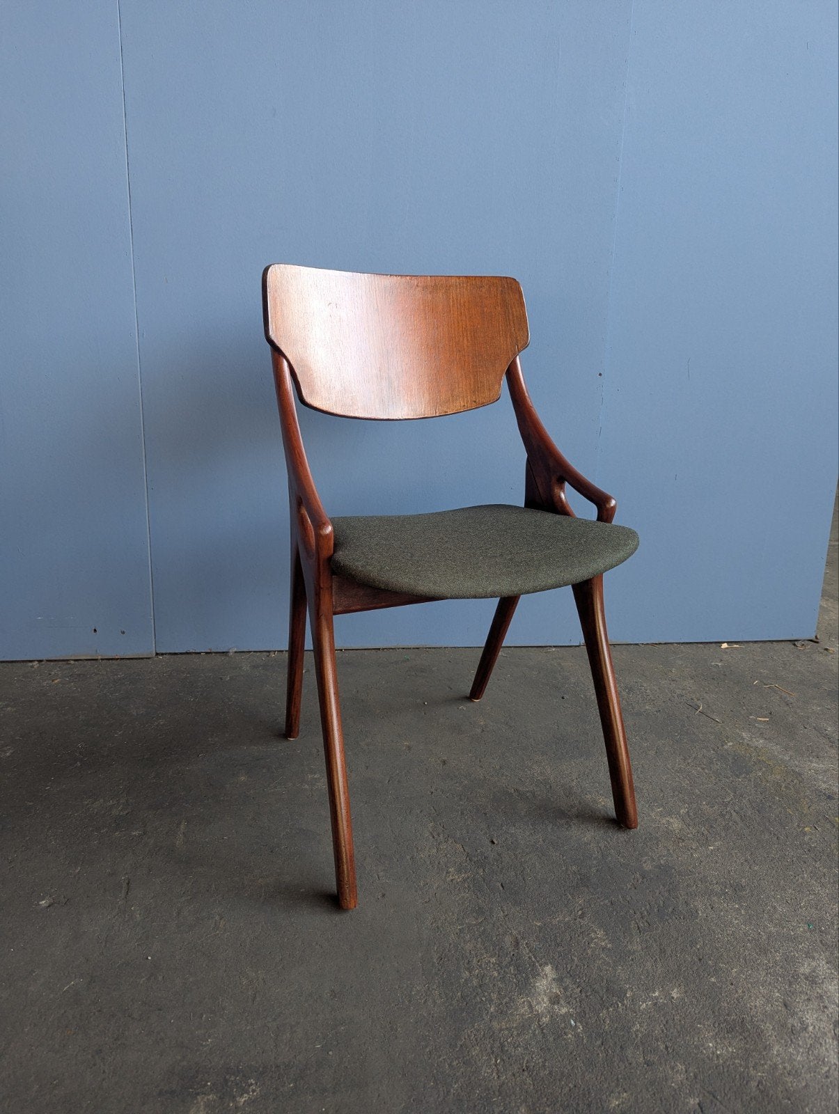 midcentury Deense teak stoel-Arne Hovmand Olsen, Gebruikt, Bruin, Ophalen of Verzenden, Midcentury Deense design teak stoel vintage