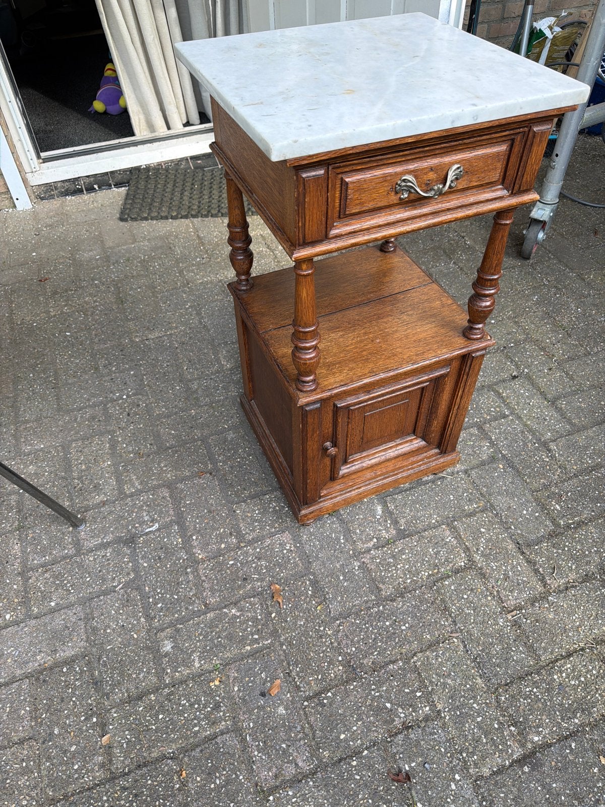 Brocante nachtkastje met marmeren blad, Ophalen of Verzenden