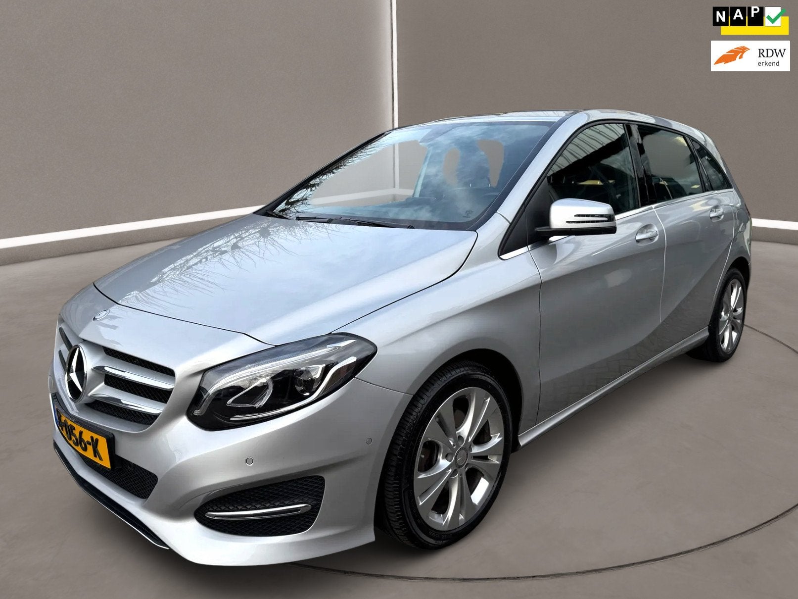 Mercedes-Benz B-klasse 180 Ambition 122 Pk Airco Navi Xenon, Voorwielaandrijving, Gebruikt, Leder en Stof, 122 pk