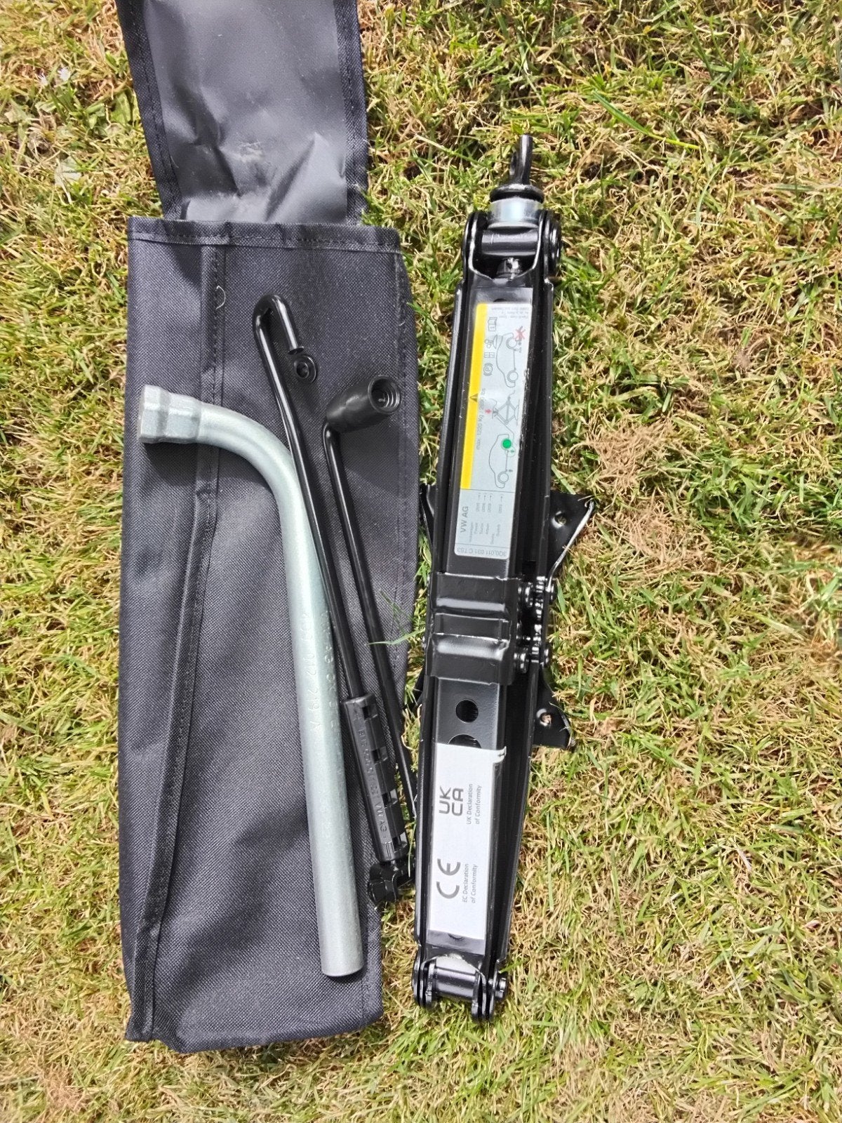VW AG Krik met wielsleutel en opbergtas - Max 1220 kg, Ophalen