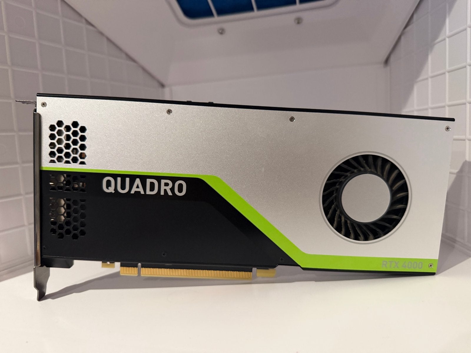 Nvidia Quadro RTX 4000 - Krachtige GPU voor werk en gaming, PCI-Express 3, DisplayPort, Verzenden, GDDR6