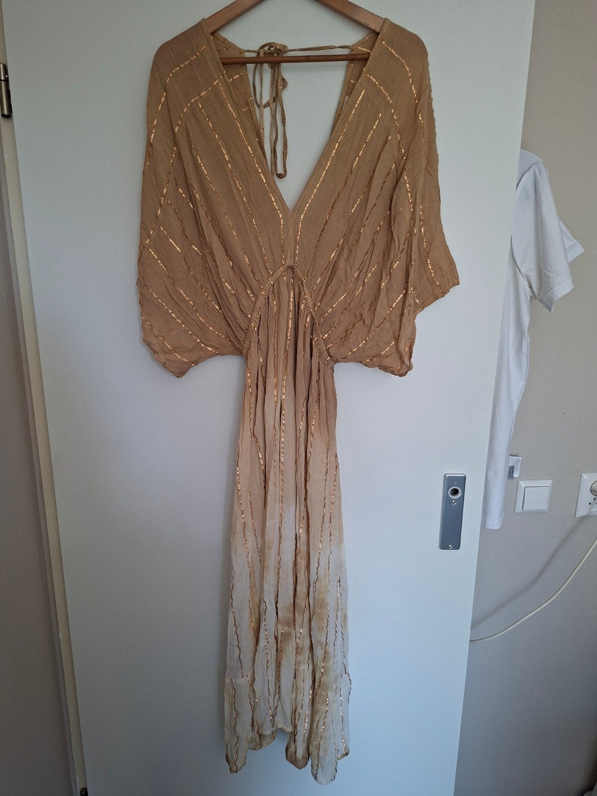 Ibzmode jurk M/L - Nette staat, verstelbare schouders, Kleding | Dames, Jurken, Maat 38/40 (M), Ibzmode, Beige, Ophalen of Verzenden