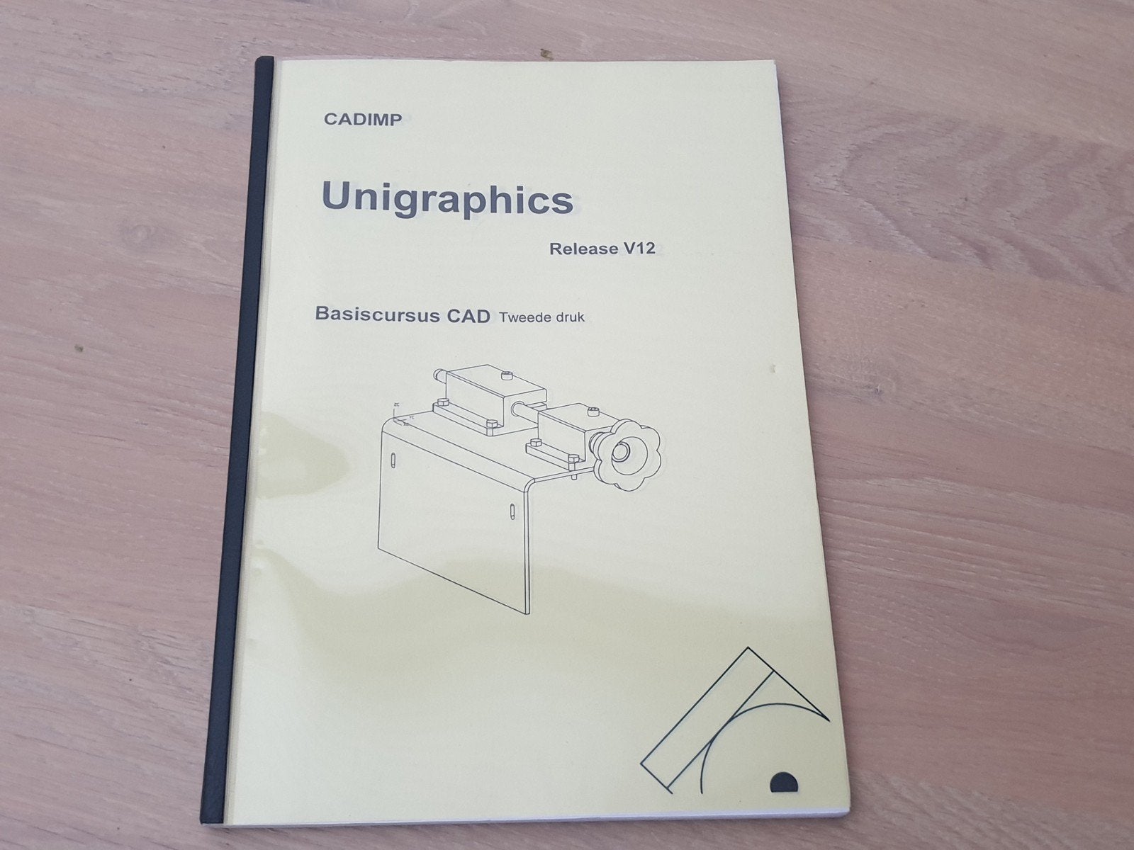 CADIMP Unigraphics Basiscursus CAD Release V12, Boeken, Studieboeken en Cursussen, Zo goed als nieuw, MBO, Beta, Ophalen of Verzenden