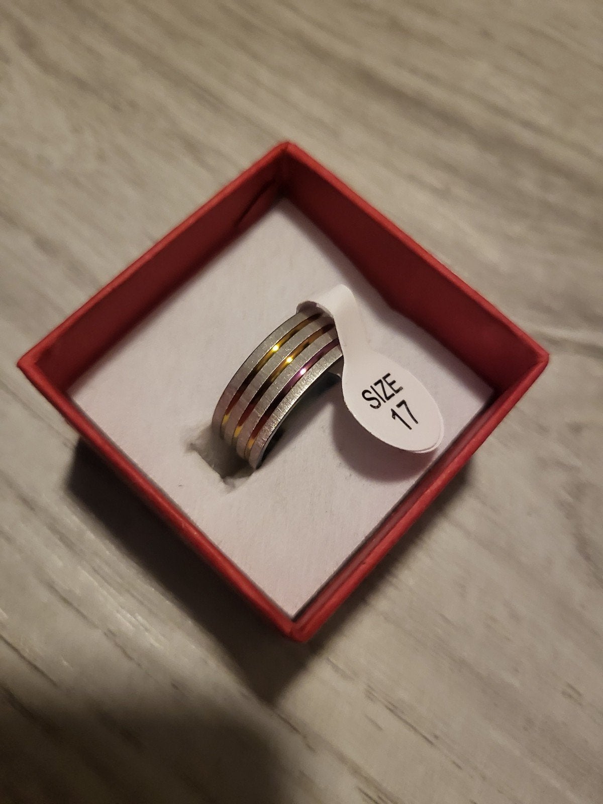 Nieuwe ring, maat 17, zilverkleurig met gouden accenten, IJzer of Staal, Nieuw, Ophalen of Verzenden, 17 tot 18