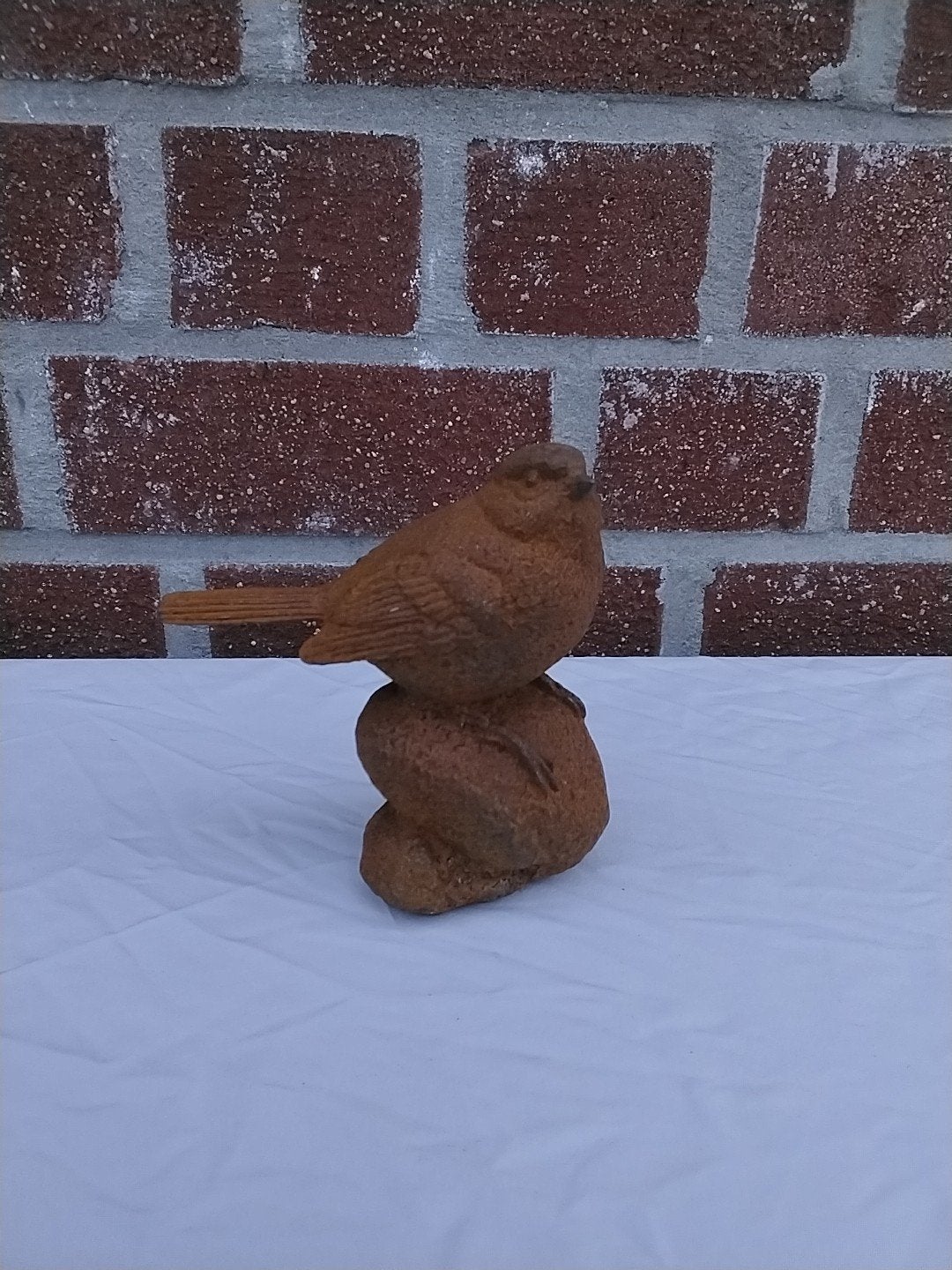 Decoratieve vogel op steen - 12 cm hoog, Ophalen of Verzenden