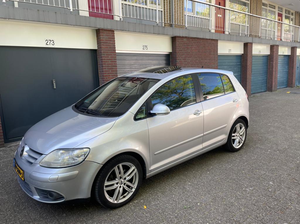 Volkswagen Golf Plus Highline 2.0 FSI Automaat PDC-Clima, Auto's, 4 cilinders, 1984 cc, 75 €/maand, Grijs