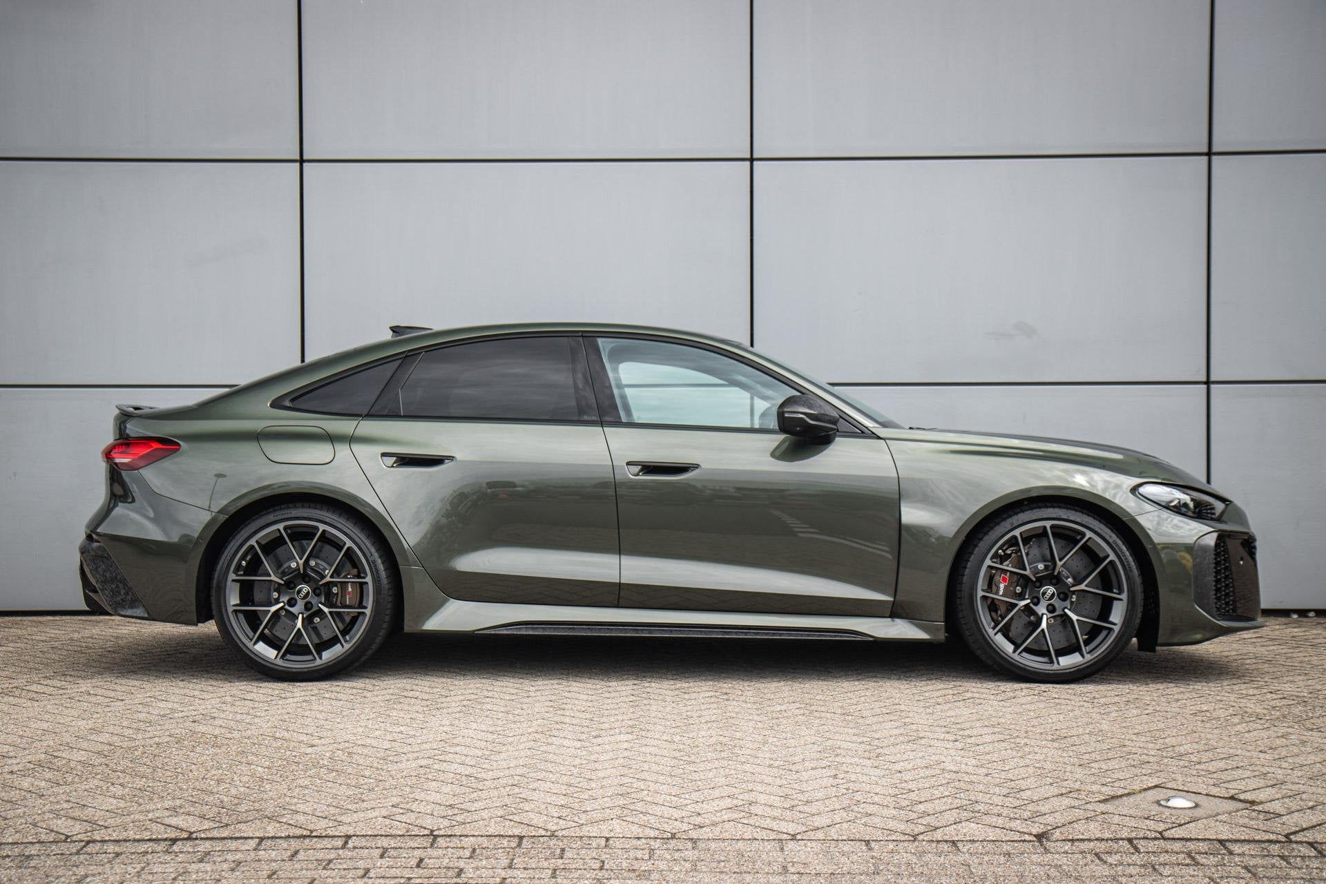 Audi RS 5 Limousine 2.9 e-hybrid 639pk quattro | Optiekpakke, Auto's, Audi, Automaat, Parkeerassistent, Zwart, 150 min