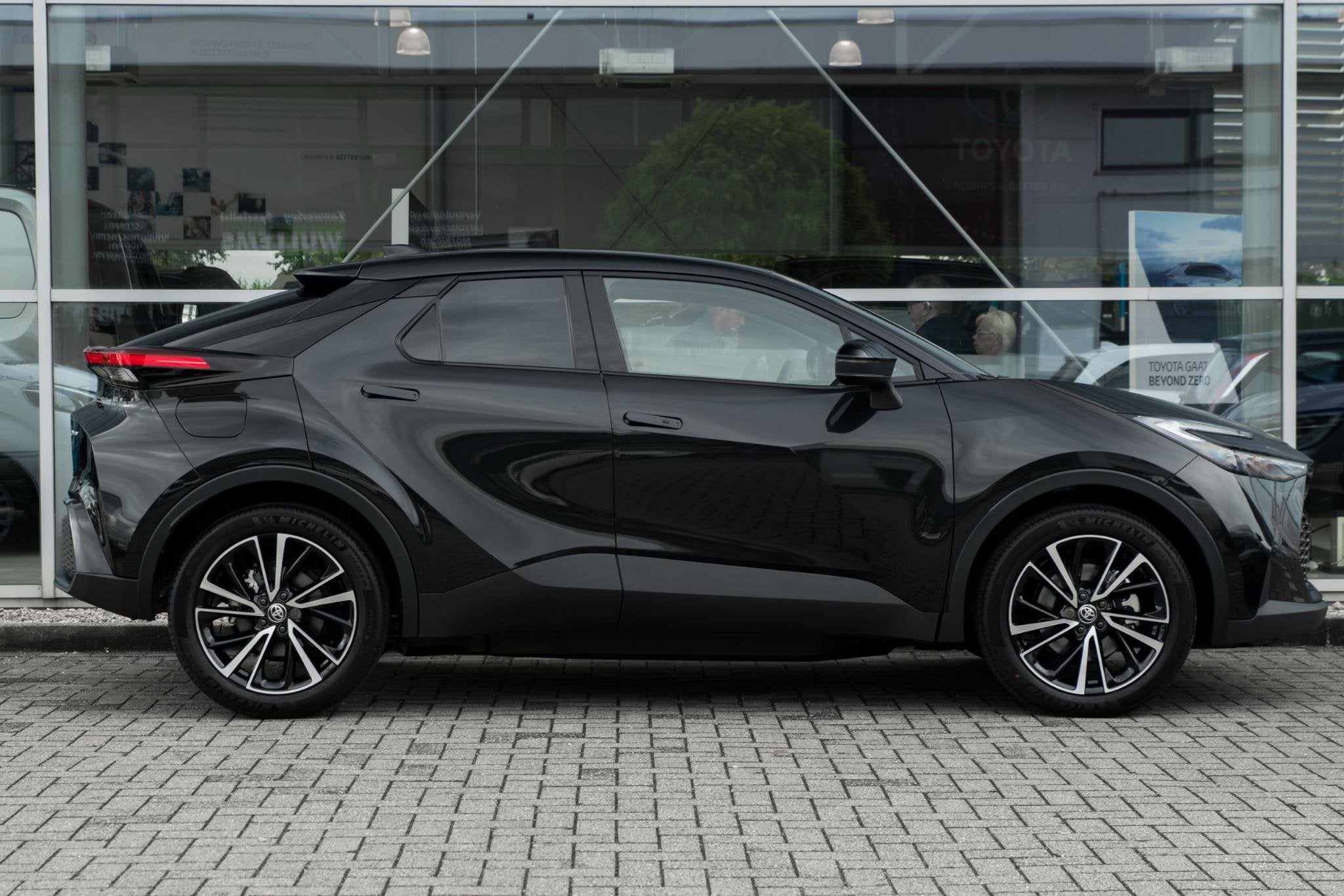 Toyota C-HR 2.0 Plug-in Hybrid 220 Executive, Auto's, Automatische klimaatregeling, Gebruikt, 4 cilinders, Zwart