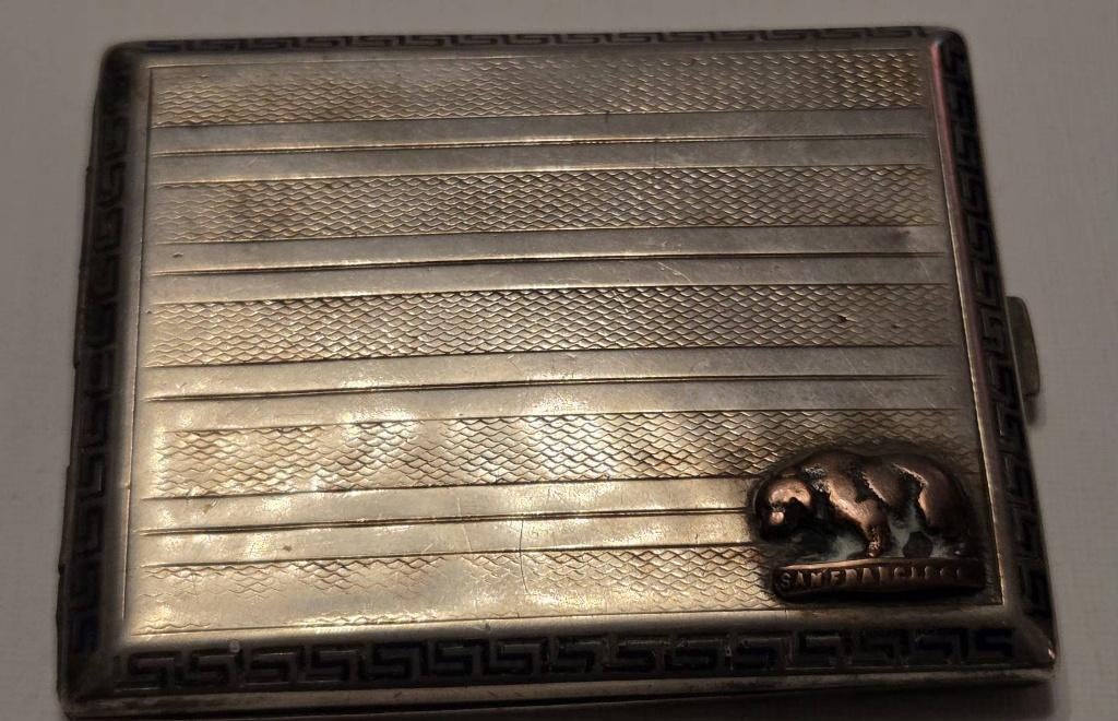 Prachtig zilveren sigarettendoos met goudkleurige beer, Ophalen of Verzenden, Zilver